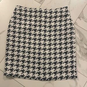 Banana Republic Black & White Lined Skirt Women’s Sz. 12
